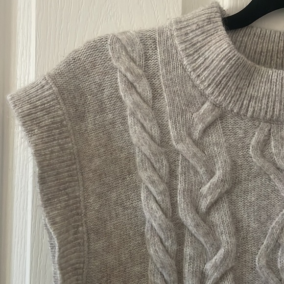 Reitmans Beige Knit Vest - Picture 3 of 3